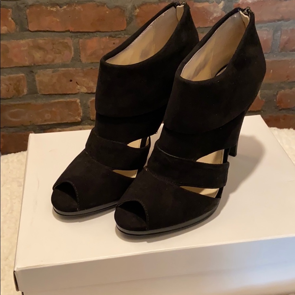 Calvin Klein Parrish Kid Suede peep toe booties